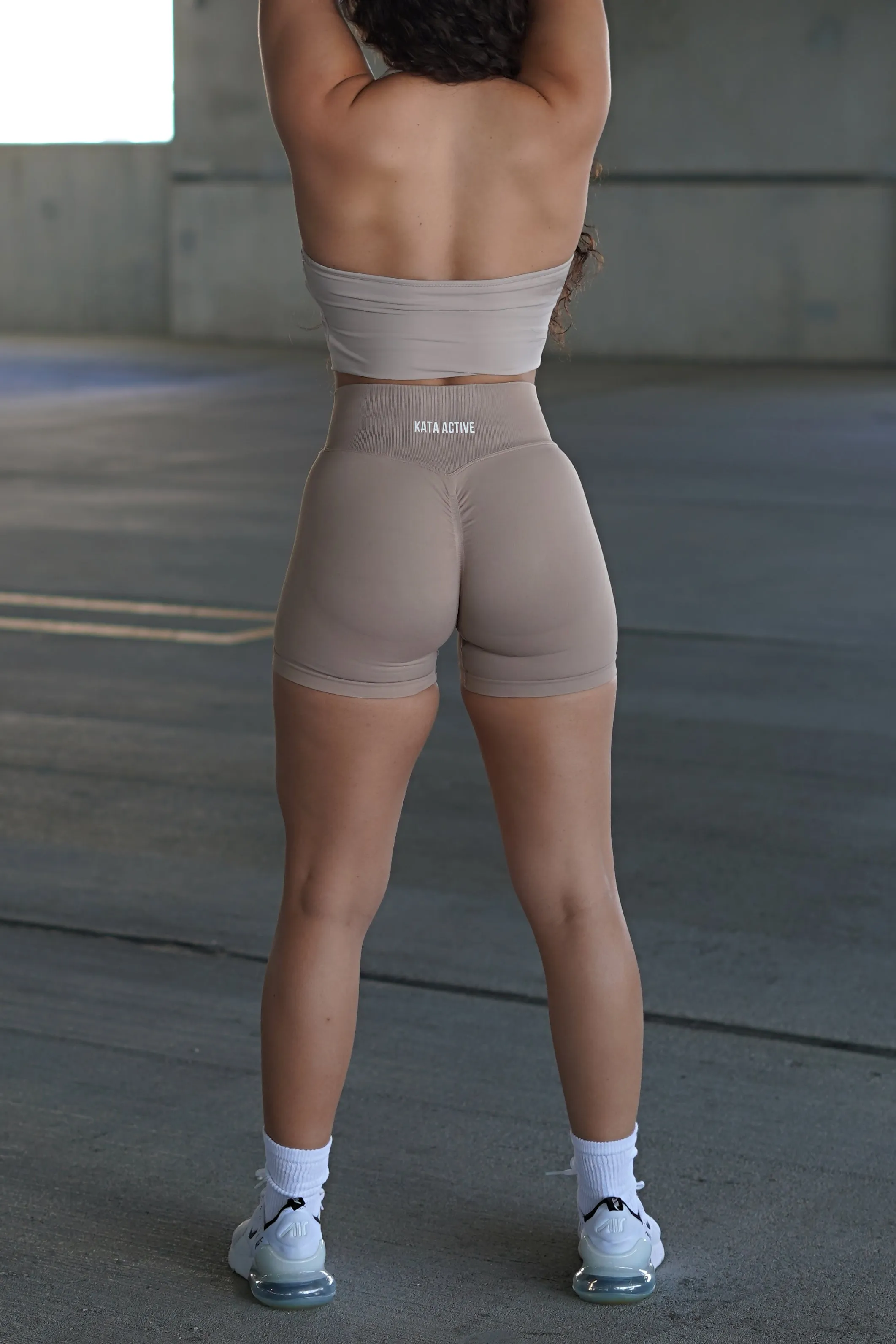 Kata Seamless Scrunch Shorts - Oat
